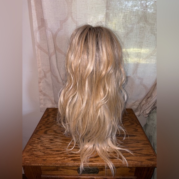Tressalure California Beach waves- rooted platinum golden blonde - Picture 7 of 13